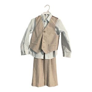 4t little boys Van Heusen 3 pc suite. Light tan linen. Light blue shirt